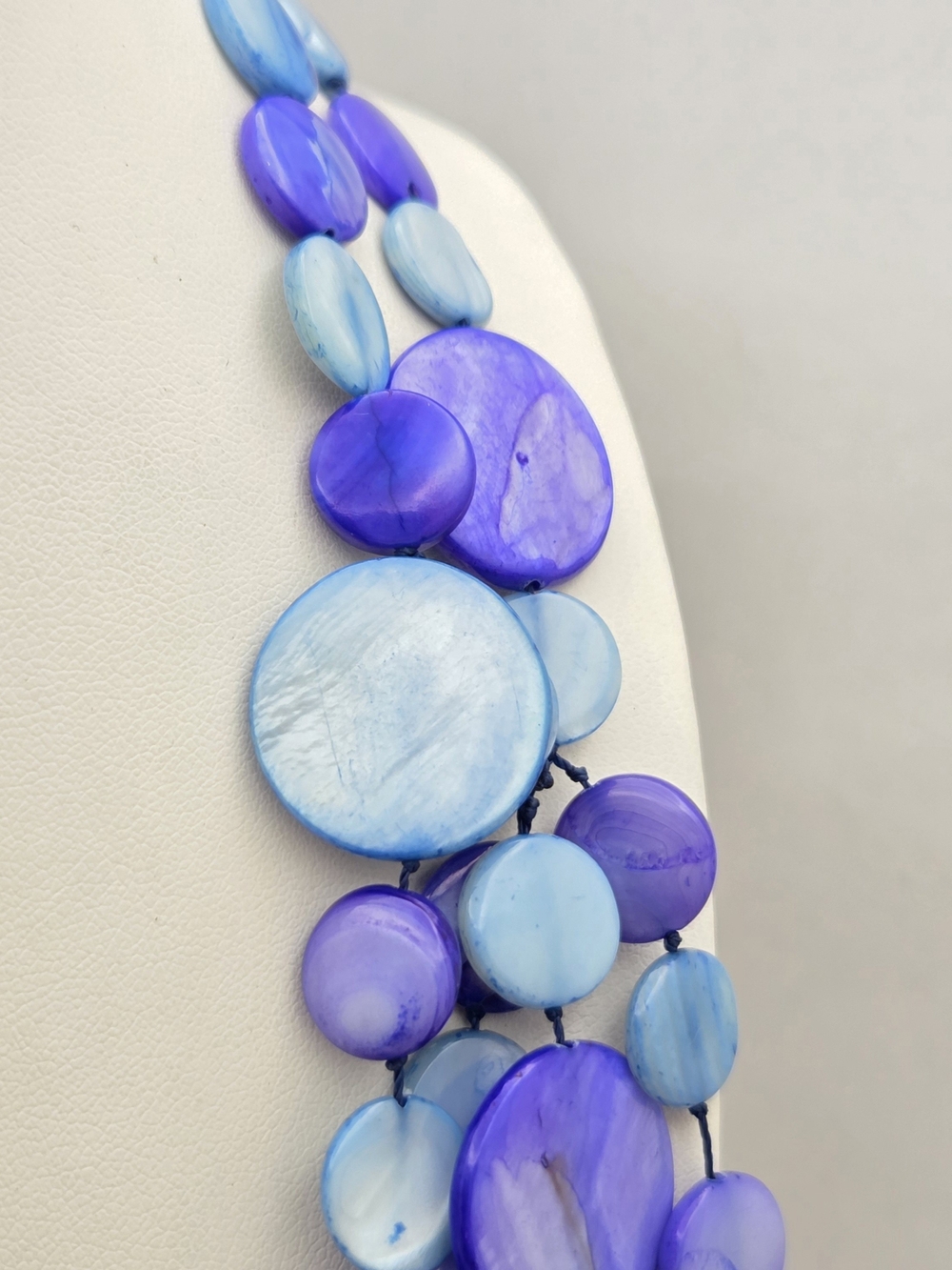 Vintage Blue Purple Mother of Pearl Disc Layered Necklace - Picture 9 of 16